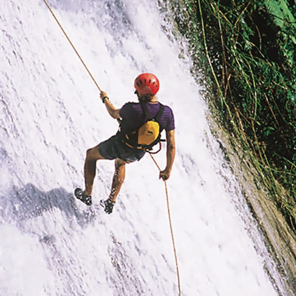 Practicar rappel en las cascadas del Río Copalita – COSTA DE OAXACA, AVENTURA Y ECOTURISMO